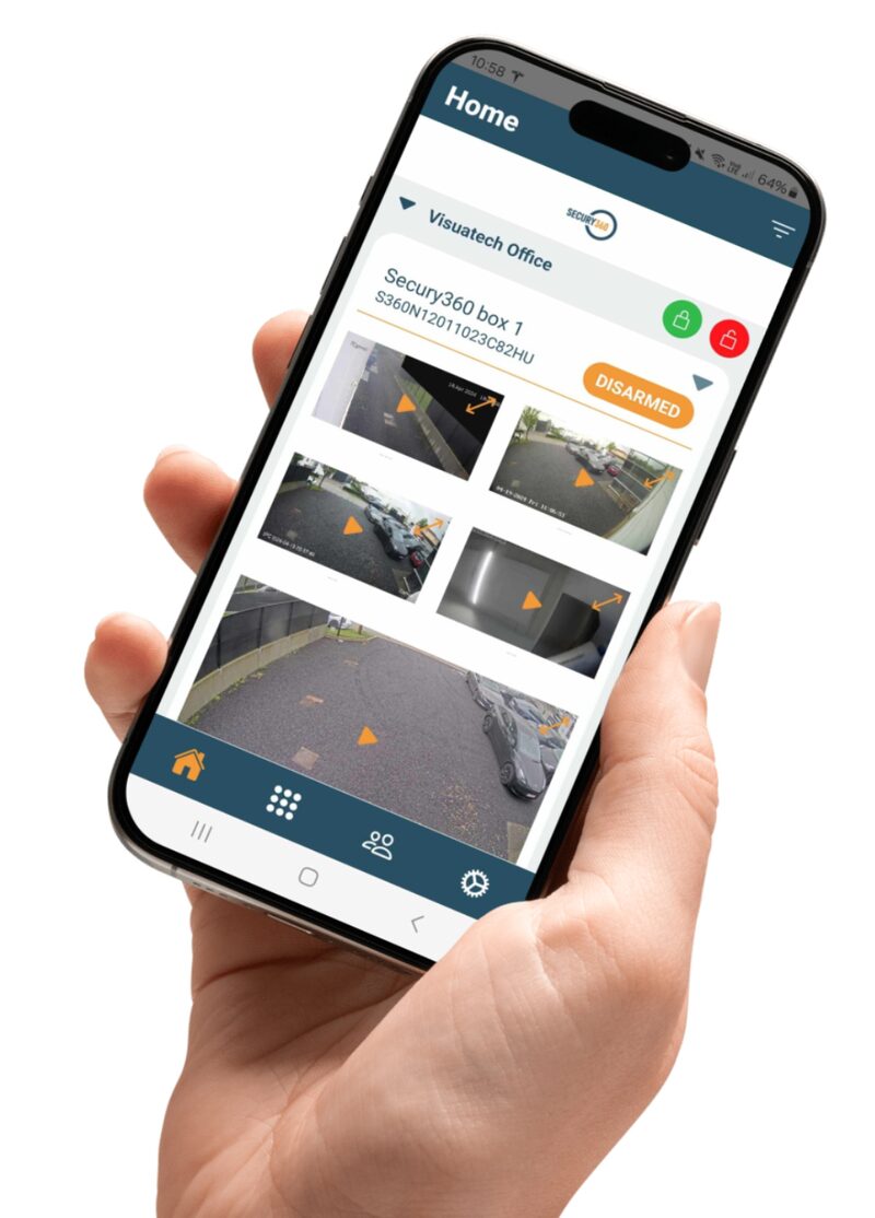 Smartphone met melding van een AI-camera die een persoon detecteert bij de woning